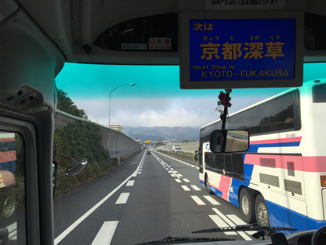 京都マラソン2015の下見を兼ねた京都旅行 高速バスで移動中